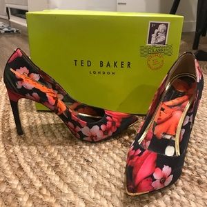 Ted Baker Neevo 3 heels - black with floral print